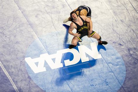 Photos: Session five of the 2022 NCAA Wrestling Championships - The Daily Iowan