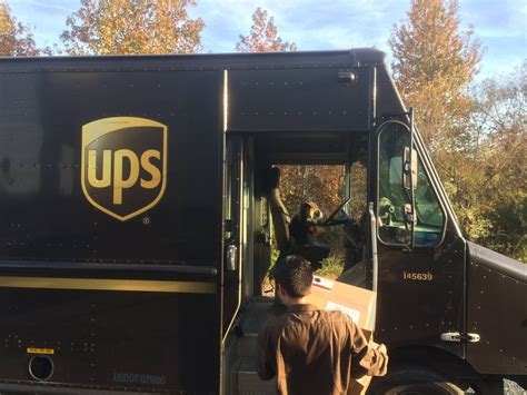 You've not seen this yet, INSIDE a UPS Truck! : pics