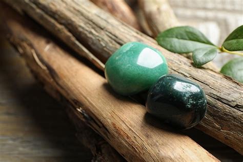 Aventurine Meaning: Healing Properties & Everyday Uses – Tiny Rituals