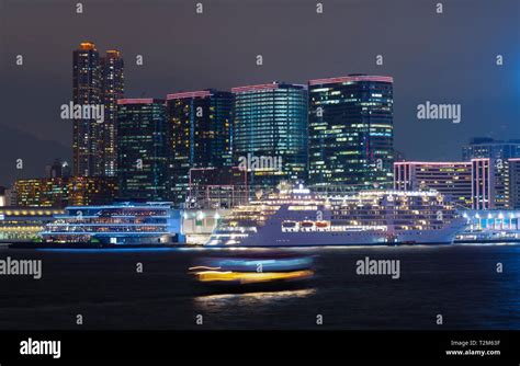 The main cruise ship terminal and Tsim Sha Tsui skyline, Kowloon, Victoria harbor, Hong Kong ...