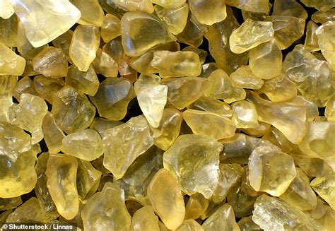 Mysterious glass found in Egypt’s Western Desert - Egypt Independent