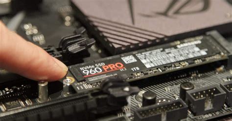 Instalar SSD M.2 NVMe, ¿encima o debajo de la GPU?