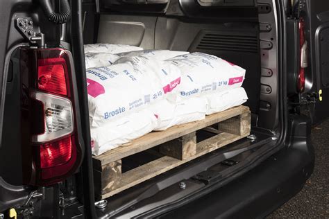 Vauxhall Combo Cargo van dimensions (2018-on), capacity, payload ...