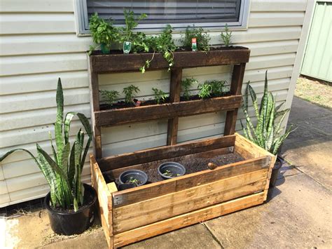 Pallet garden | Pallet garden, Decor, Pallet