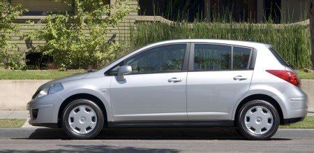 2009 Nissan Versa Hatchback Review