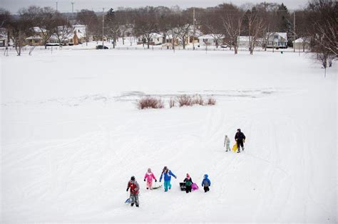 Accumulating snow days have Michigan schools watching their calendars ...