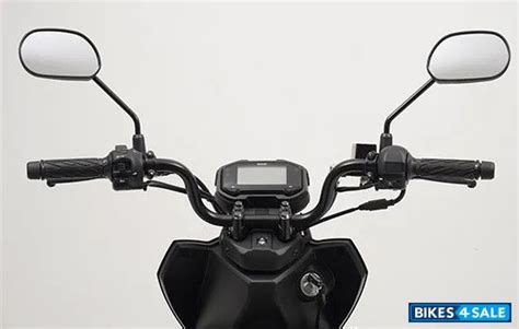 Suzuki Skydrive Crossover Scooter Price, Specs and Features - Bikes4Sale