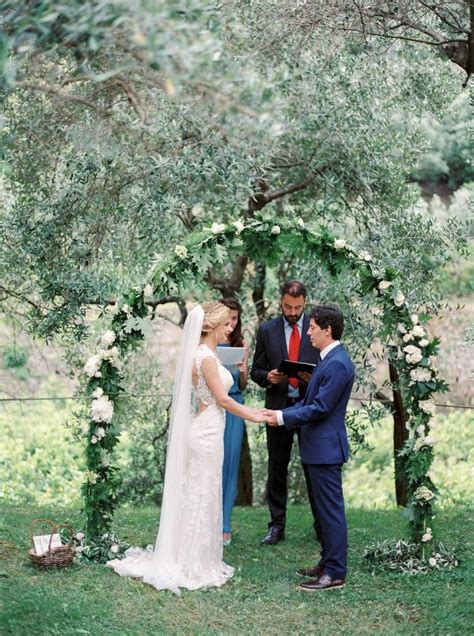 Simple Italian vineyard wedding with rustic touches via Magnolia Rouge ...