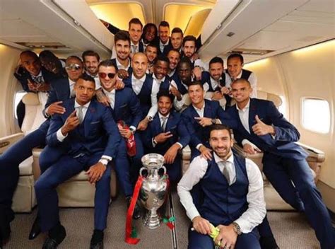 Cristiano Ronaldo & his team mates pose inside his private jet after ...