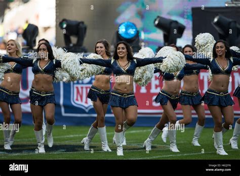 New york giants cheerleaders hi-res stock photography and images - Alamy