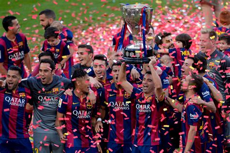 Le FC Barcelone dévoile son nouveau maillot et se met les socios à dos