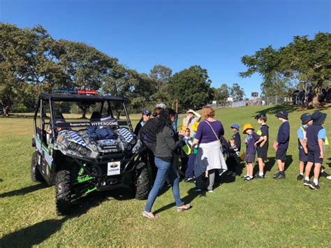 Loganholme Police visit Shailer Park Primary School for Under 8's day - Logan