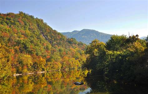 Southern Missouri, Ozark Mountains, the beginning of fall | Lake house, Ozark mountains, Lake