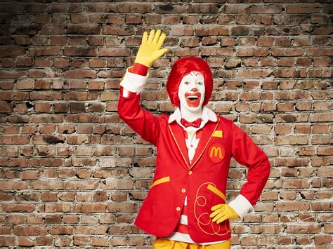 Ronald McDonald makeover stirs up plenty of sarcasm - CBS News