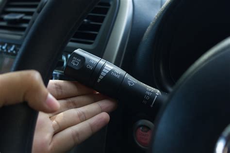 What is the best way of using Turn Signal while driving? - Roadniche ...