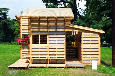 Eco Emergency Shelter Built Entirely From Shipping Pallets