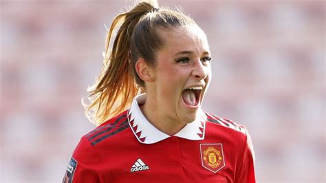 Ella Toone: Man Utd Women all-time leading goalscorer signs contract ...