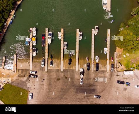 Aerial photo busy weekend Miami boat ramp Stock Photo - Alamy