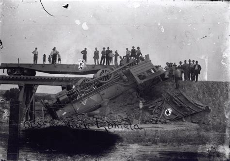 GC&SF train wreck Lometa, TX | Train pictures, Baltimore and ohio railroad, Train wreck