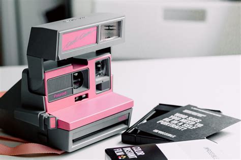 How Does a Polaroid Camera Work? Demystifying Our Favorite Photo Gadget ...