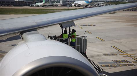 Montpellier airport closed after a cargo plane left the runway - The ...