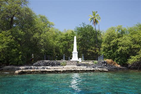 Snorkeling at Captain Cook Monument