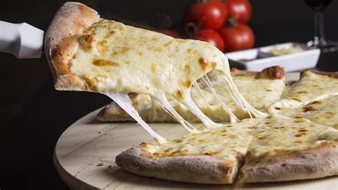 Best Stretchy Cheese for a Pizza (Top 7 Stringy and Gooey)