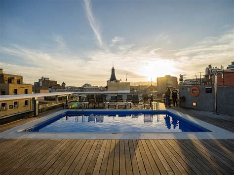 Chill-Out Terrace with Pool in Barcelona