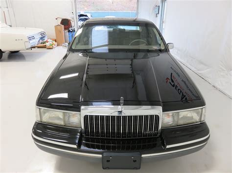 1993 Lincoln Town Car Signature Series - Pegasus Classic Motors