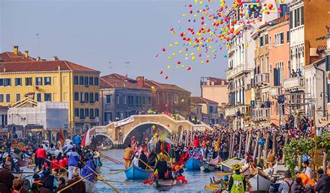 Mardi Gras Carnival Costumes in Venice - Decor To Adore