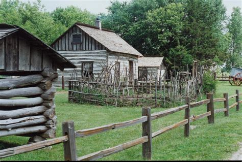 Pilgrims and Pioneers: Pioneer Cabins- Inside and Out