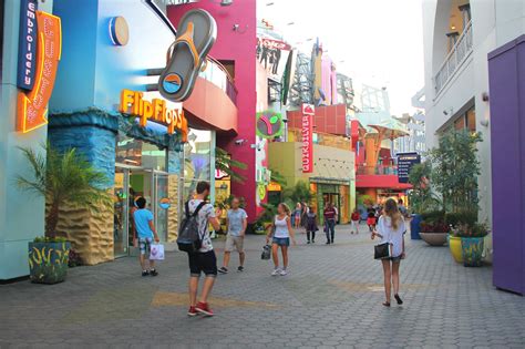 Universal CityWalk Hollywood in Los Angeles - Nonstop Entertainment Outside Universal Studios ...