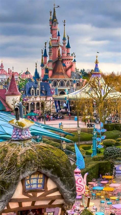 Explore the Magic of Disneyland with HD Wallpapers