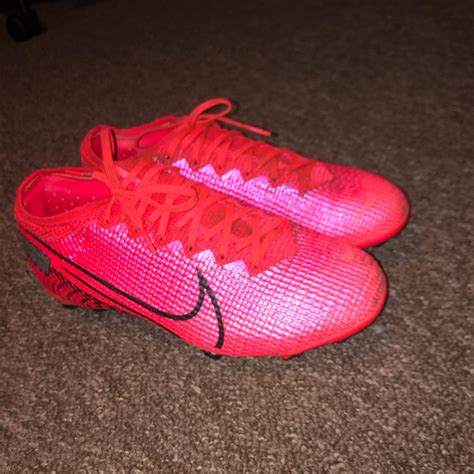 Nike Men's Pink Boots | Depop