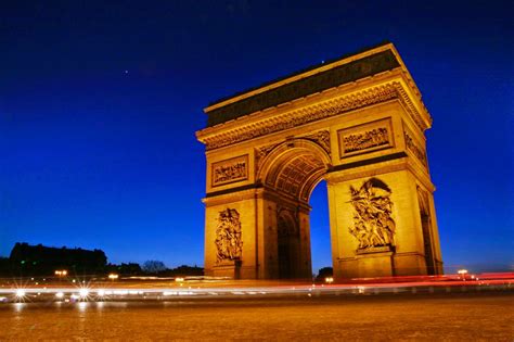 Recommended to tour tourist organization, duration of an hour or two in the Arc de Triomphe in ...