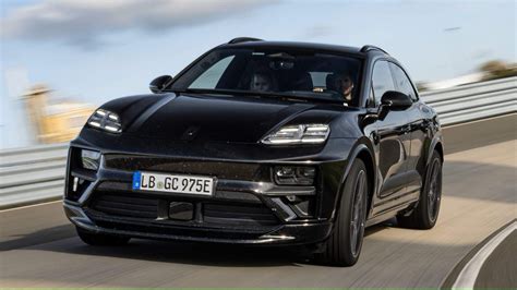 Porsche revela interior de alta tecnologia do Macan EV