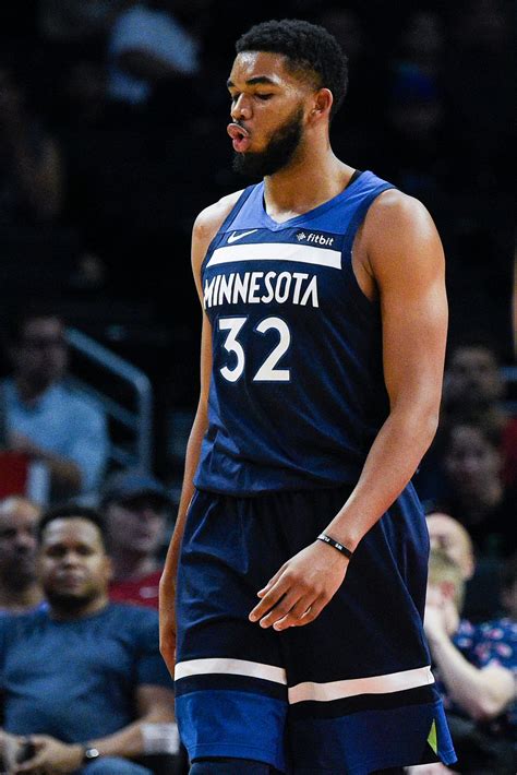 Karl Anthony Towns Injury / Karl Anthony Town To Miss 2 3 Weeks With Fractured Wrist : Find out ...