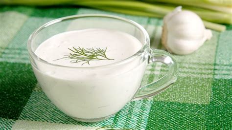 Sour Cream Substitute: Top-11 Alternatives