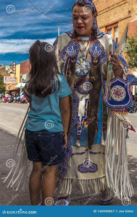 Parade Of Native Americans 98th Gallup Inter-tribal Indian Ceremonial ...