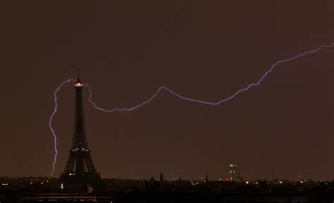 There was a storm last night : r/paris