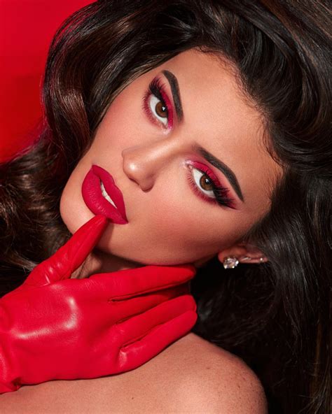 KYLIE JENNER for Kylie Cosmetics Holiday 2019 Collection – HawtCelebs