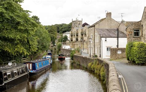 Canal in Skipton 2488978 Stock Photo at Vecteezy