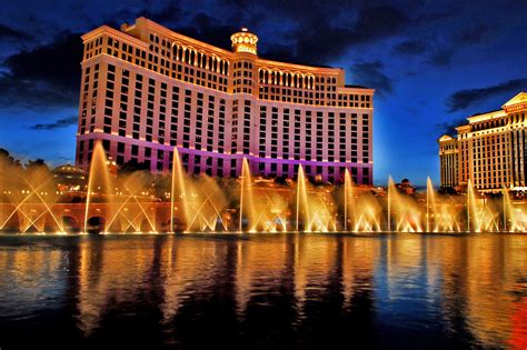 Fountains of Bellagio in Las Vegas - Explore the 200-Foot-Tall ...