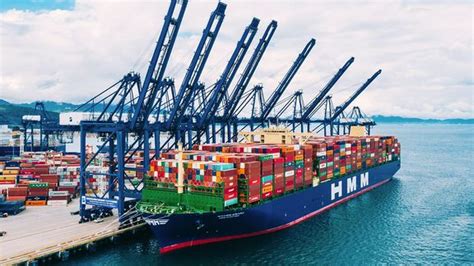 HMM Algeciras, the largest container ship worldwide, on its way to Rotterdam | Port of Rotterdam