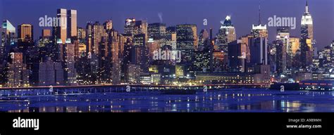 WINTER ICE FLOATING ON HUDSON RIVER MIDTOWN SKYLINE MANHATTAN NEW YORK ...