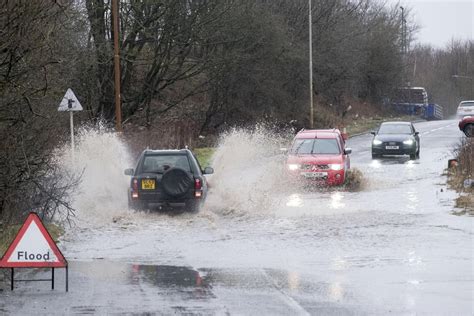 Edinburgh weather LIVE: Heavy rain and winds as Storm Kathleen sparks travel chaos and causes ...