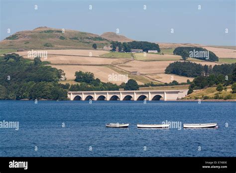 Ladybower reservoir bridge hi-res stock photography and images - Alamy