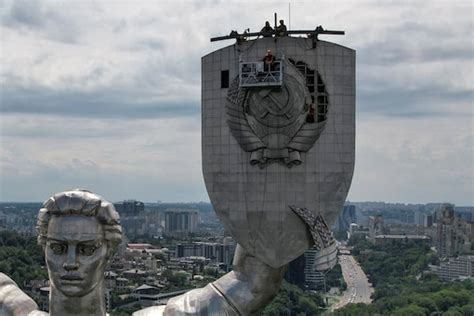 Ukraine Replaces Soviet-Era Hammer, Sickle with Trident on Kyiv ...