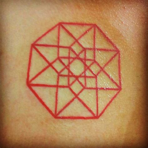 Red tesseract tattoo | Tatuagem