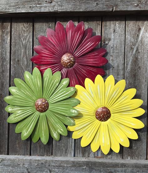 12 Metal Flowers / Garden Daisy Wall Flowers / Set of 3